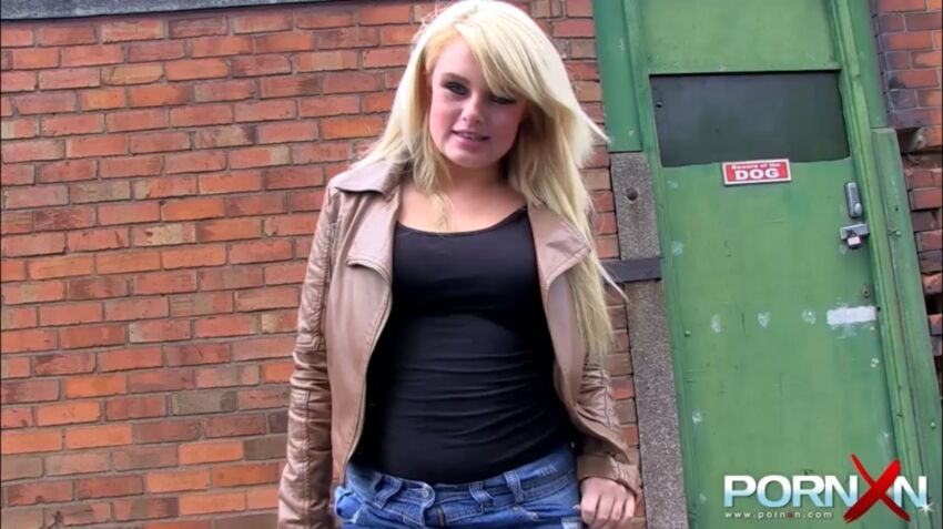 [276 MB] [PornXN.com] Bonnie D (Pisser en public / 30-04-2013) [Blonde, Amateur, Nudité publique, Gros seins, Pisser, SiteRip]