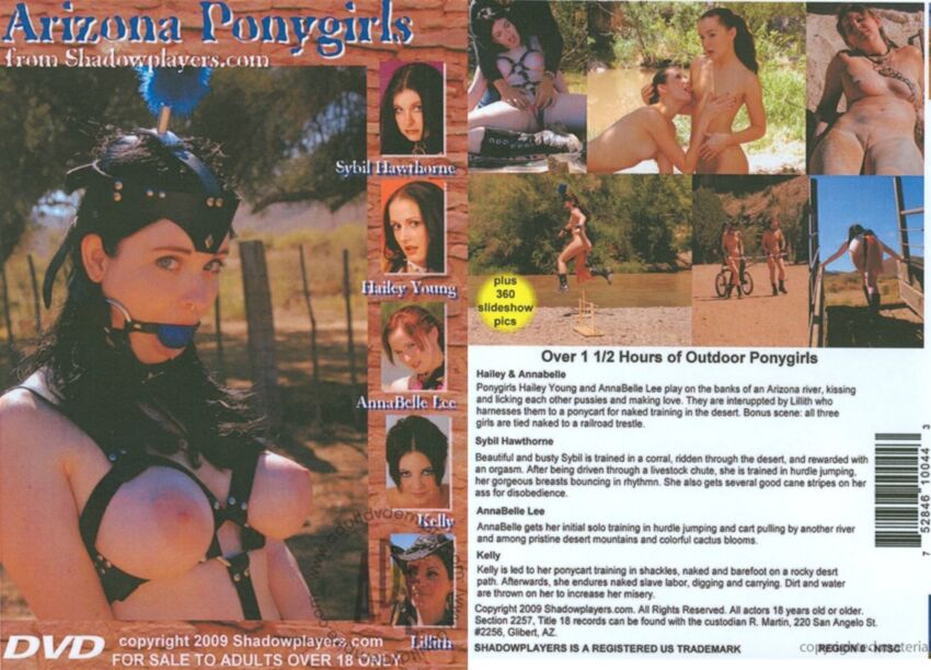 [956 Mo] Arizona Ponygirls / Pony Girl Arizona (ShadowPlayers.com) [2009, Bondage, Domination, Extérieur, Entraînement, Ponygirl, Ponyplay, Jeu d'animaux, Lesbiennes, SiteRip]