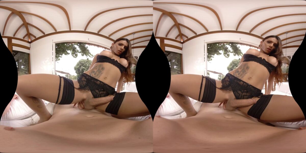 [2,02 GB] [TranzVR.com] Marcelle Herrera - Creme e Açúcar [2019, Seios Grandes, Bunda Arredondada, Cowgirl, Hardcore, Boquete, Bareback, Travesti, Realidade Virtual, 3D, QHD, Gear VR, 1600p]