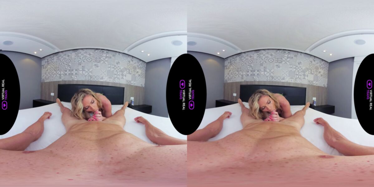 [2.05 GB] [VirtualRealTrans.com] Luana Pacheco (Escabulléndose En La Piscina) [2018, POV, Traje De Baño, Tetonas, Culo Redondeado, Morena, Intenso, Vaquera, Mamada, Anal, Sin Condón, Transexual, Realidad Virtual, 3D, 