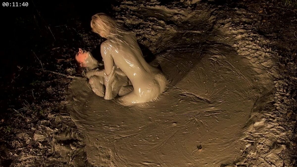 [1,18 GB] [Mud Puddle Visuals] Annabelle Pync, Alau Jaymes - Porno lésbico en barro / Lesbianas en barro (Dave Lodoski, Mud Puddle Visuals) [2017, Lesbiana, Wam, MESSY, MUD, 720P, HDRip]