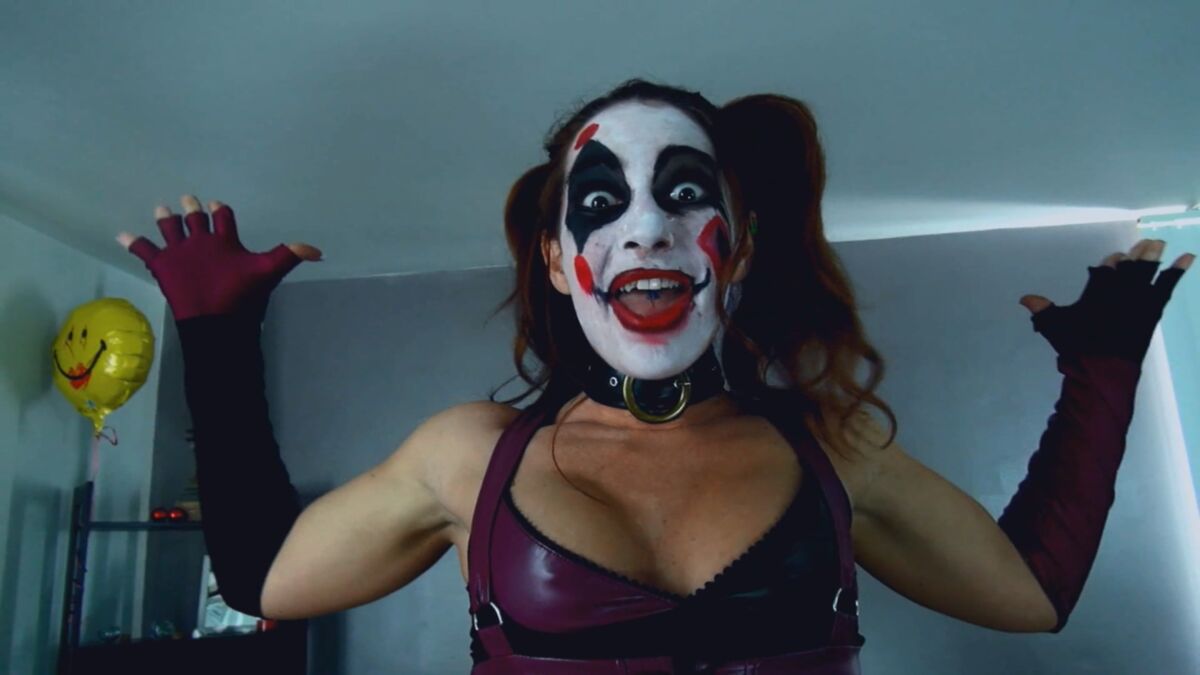 [1,48 GB] [PhatBootyProductions / SavannahSfetishFantasies / Clips4sale.com] Savannah Fox - Harley VS Batman !!! 