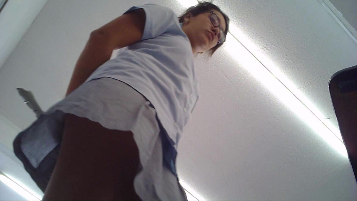 [72 Mo] [ThecandidForum.com] String noir avec visage petit bonus (AMATEUR) [2018, Voyeur, Upskirt, 1080p, CamRip]