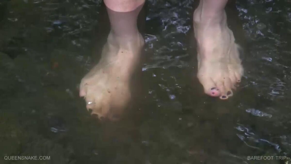 [287 MB] [Queensnake.com] QS (Barefot Trip / 10. 2.2011) [2011, Foot-Fetish, Outdoors, 720p, HDRip]