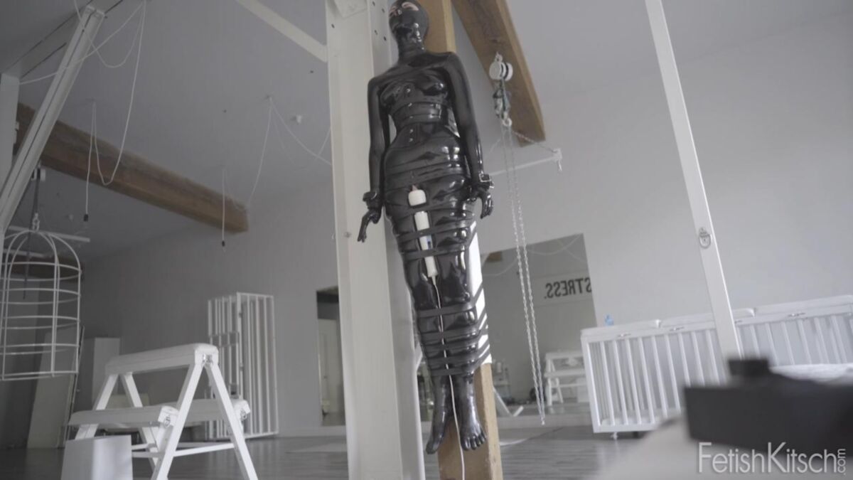 [455 MB] [fetishkitsch.com] Caroline Pierce - Caroline On The Pole / Caroline on the post [10-11-2016, Fétiche, Latex, Caoutchouc]