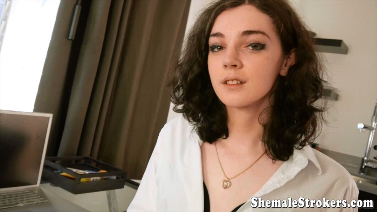 [1,52 Go] [ShemaleStrokers.com] Sasha Skyes - Busy Trans Girl a un message chaud et collant pour vous ! 