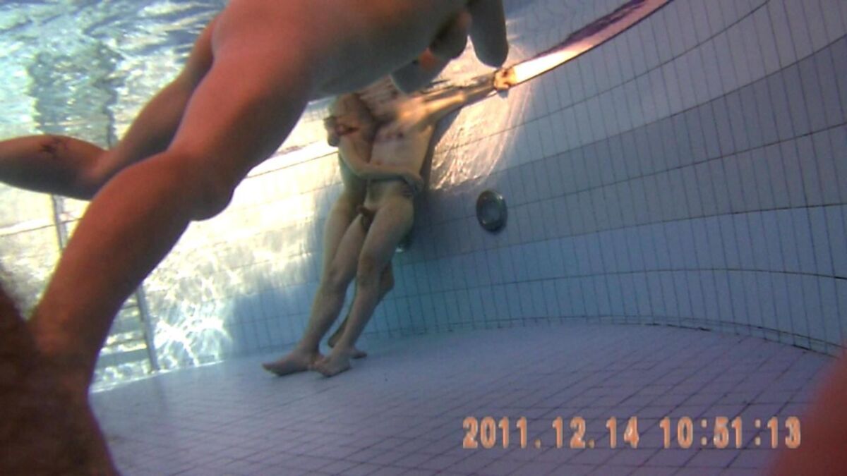 [263 Mo] [Voyeur] (5 rouleaux) SAUNA-POOL / caméra cachée sous l'eau (amateur) [2013, Voyeur, Spycam, 720p, HDRip]