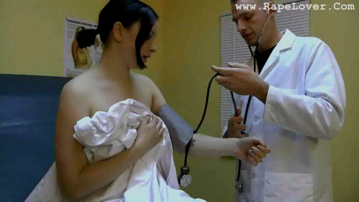 [331 MB] Médico sustituto / Dr. en el submenú (John Marshall, PKF Studios) [2010, Snuff, Terror, Fetiche médico, Examen ginecológico, Tetas grandes, Violación, Estrangulamiento, Sexo necro, 720p, SiteRip] Manta Raye