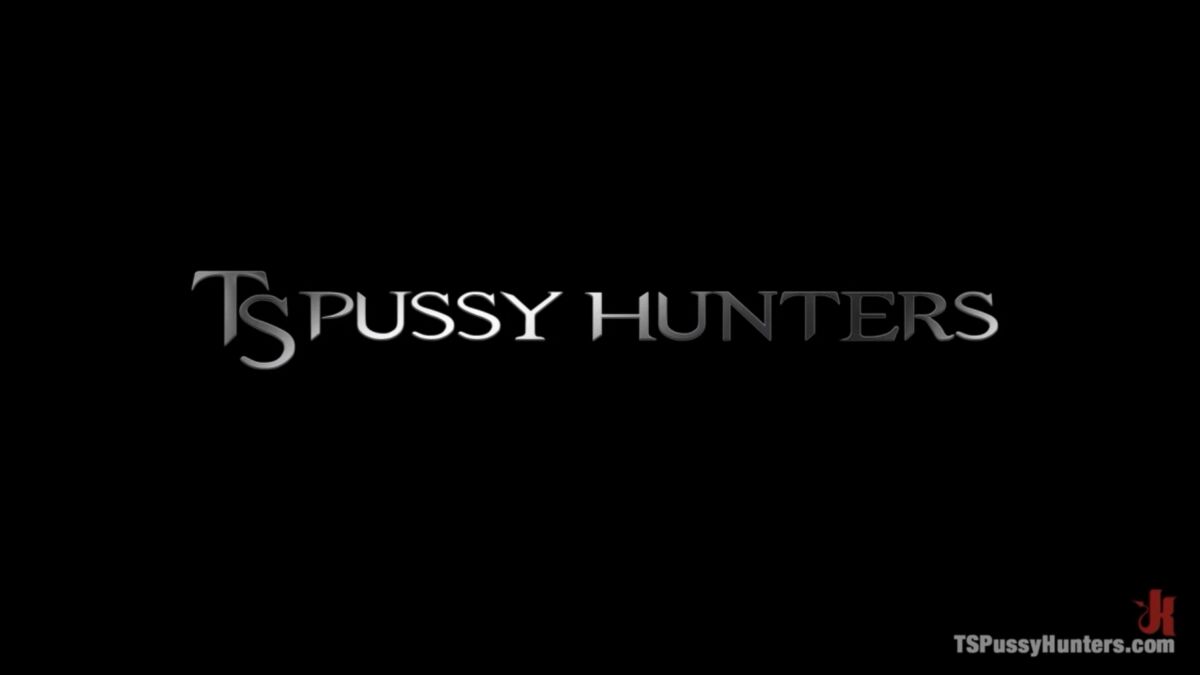 [1,73 GB] [tspussyhunters.com / kink.com] Jessica Fox e Roxy Raye (Power Tops e Power Bottoms / 28.06.2013) [Transexuais, Oral, Anal, Andorinha, 720p, MP4]