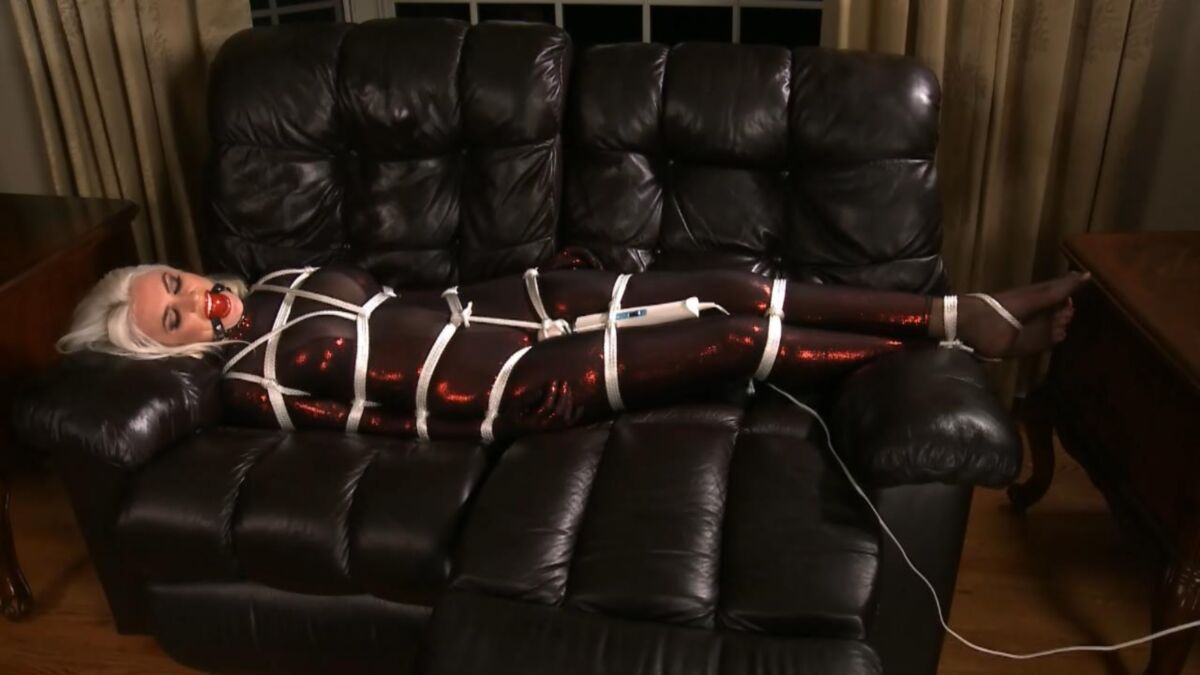 [446 MB] [bondagecafe.com] Gigi Allens - Parallels (E0857) [2014, Bondage, Fetiche, Brinquedos, Spandex]