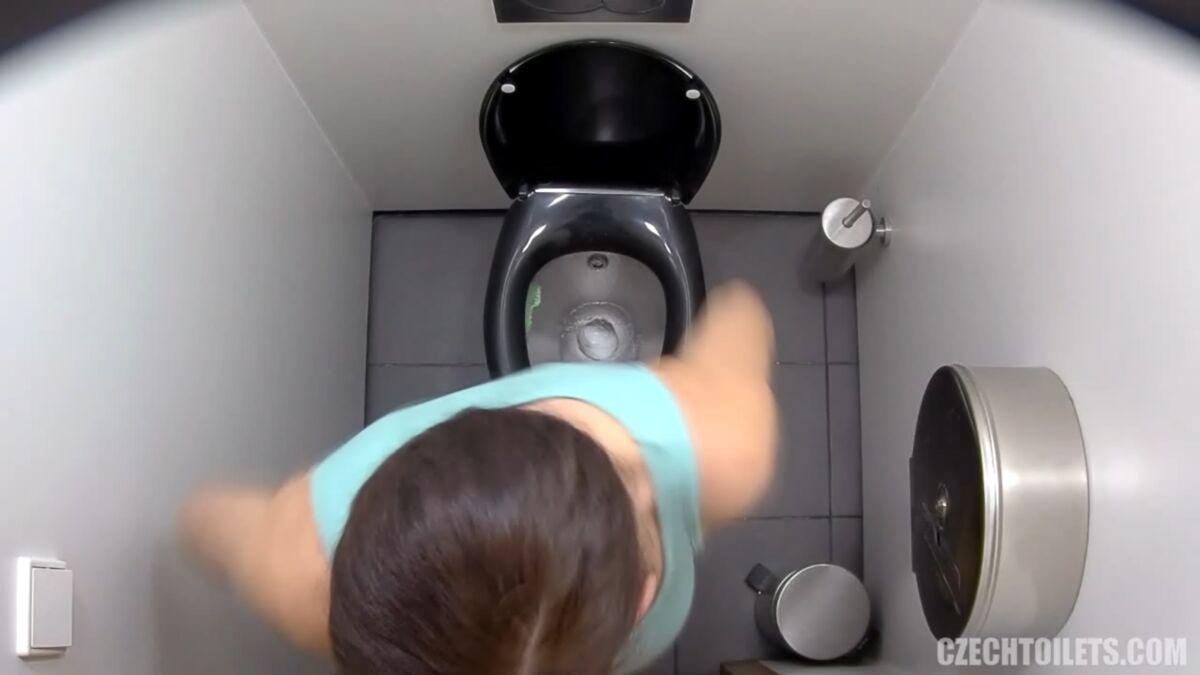 [4,55 Go] [CzechToilets.com] Toilettes 107-206 [2015-2018, Voyeur, Pipi, Toilettes, Spycam, 720p, 1080p, SiteRip]