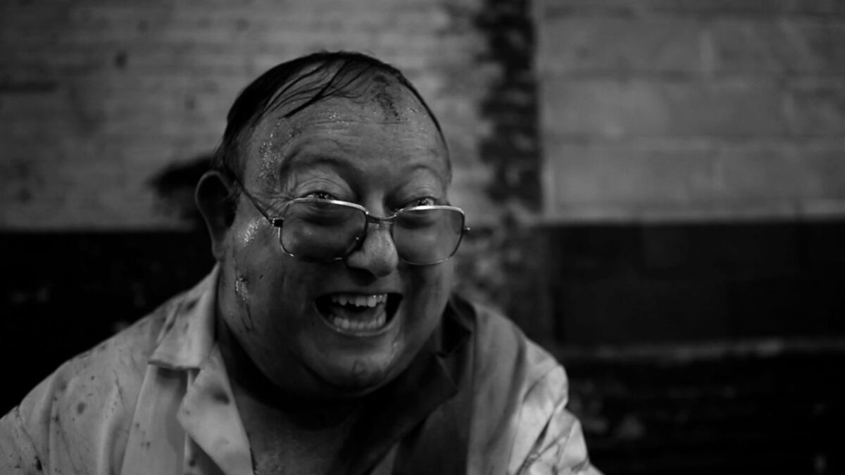 [3,28 GB] The Human Centipede II (Full Sequence) / Human Multious Digital 2 (versão de diretório estendido) (Tom Six / Tom Six, Six Entertainment) [2011, BDSM, Terror, Suspense, Fetiche, Copro 720p]