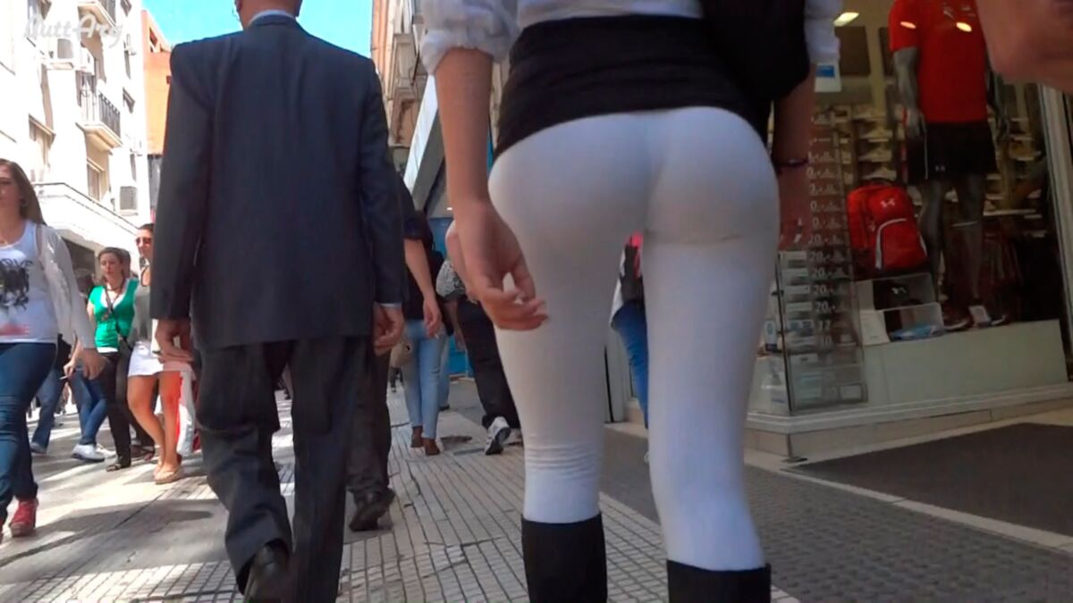 [126 МБ] Камера следует за Juicy Argentine Pooy [2014, Candid, Tight Ass, Leggins, Voyer, 1080p, SiteRip]