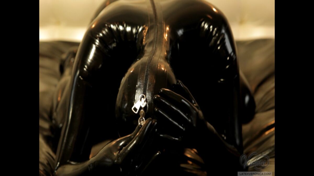 [1,4 GB] [LatexVeronica.com] SLIMY LATEX [2013, Erotischer Fetisch Latex, 1080p]