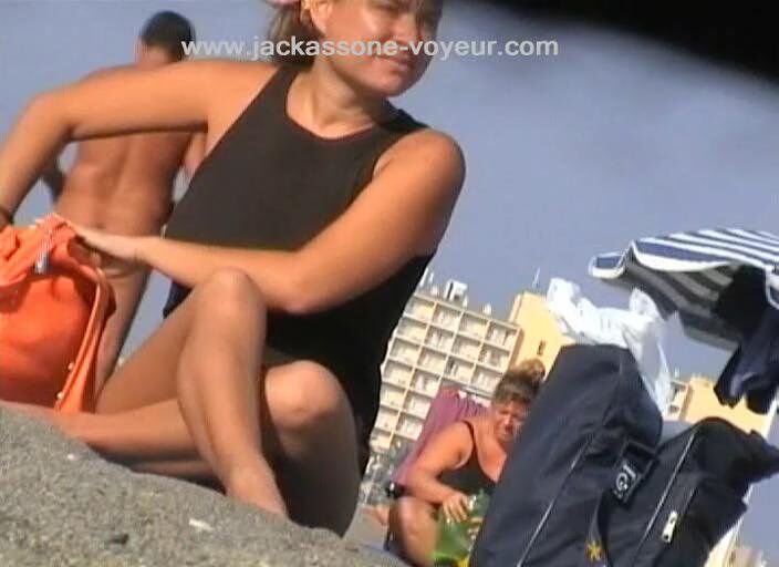 [640 MB] Jackass Voyeur 1 / Nude beach 1 (Jackass / Jackass) [2005 g.、Voyeur Beach、CamRip]