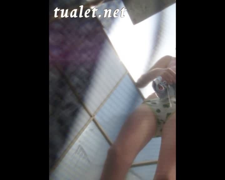 [139 MB] [tualet.net] Strandhütte - 13R [2008, Voyeur, CamRip]