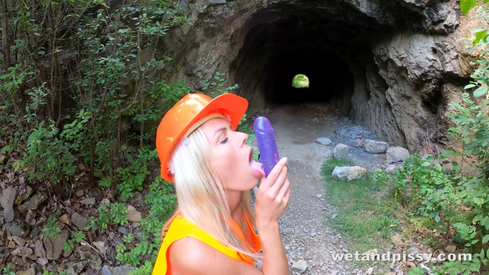 [1.96 GB] [WetAndPissy.com] Claudia Macc - Claudia In Nature Part 2 / Claudia Outdoors 2 4K [2020-08-18, Masturbación, Juguetes, Deportes acuáticos, Mojado, Jugar a mear, Tetas medianas naturales, Al aire libre, Tatuaje, Orinar con ropa 