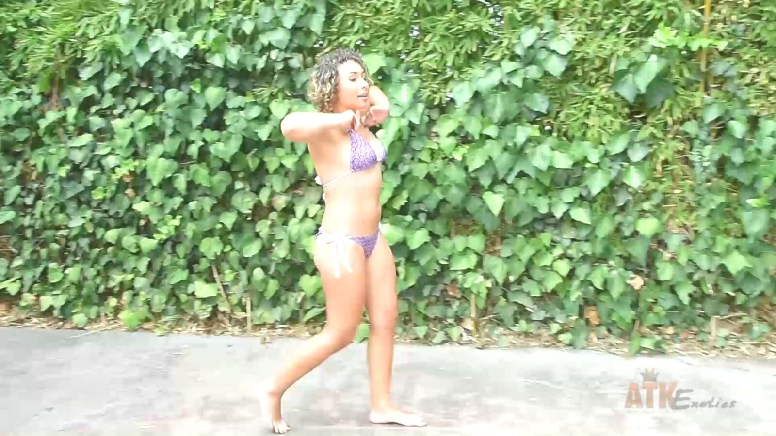 [137 МБ] [atkexotics.com] Athena Summers - Watersports (08-09-2015) [2015, Pissing, Outdoor, Solo, HDRip, 1080p]