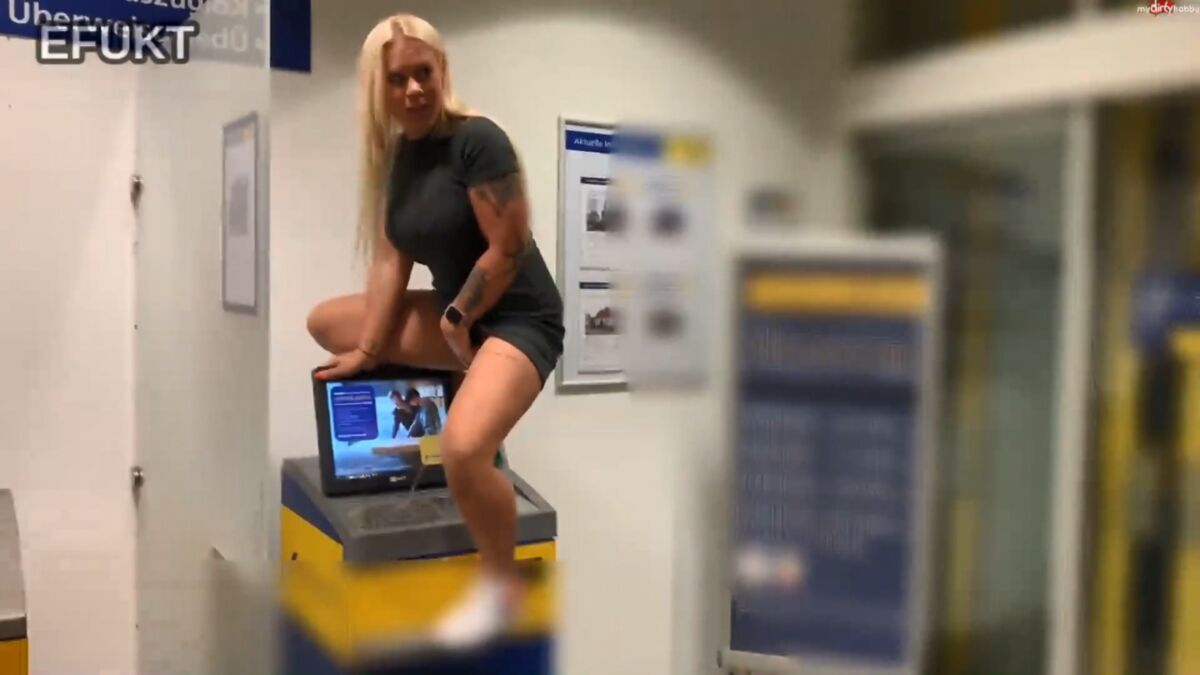 [MyDirtyhobby.com / Efukt.com] Steffiblond (Devil Sophie) / Illegal In 194 Countries / illegally in 194 countries.Pissing in public places [2021, Public Pissing, 1080p]