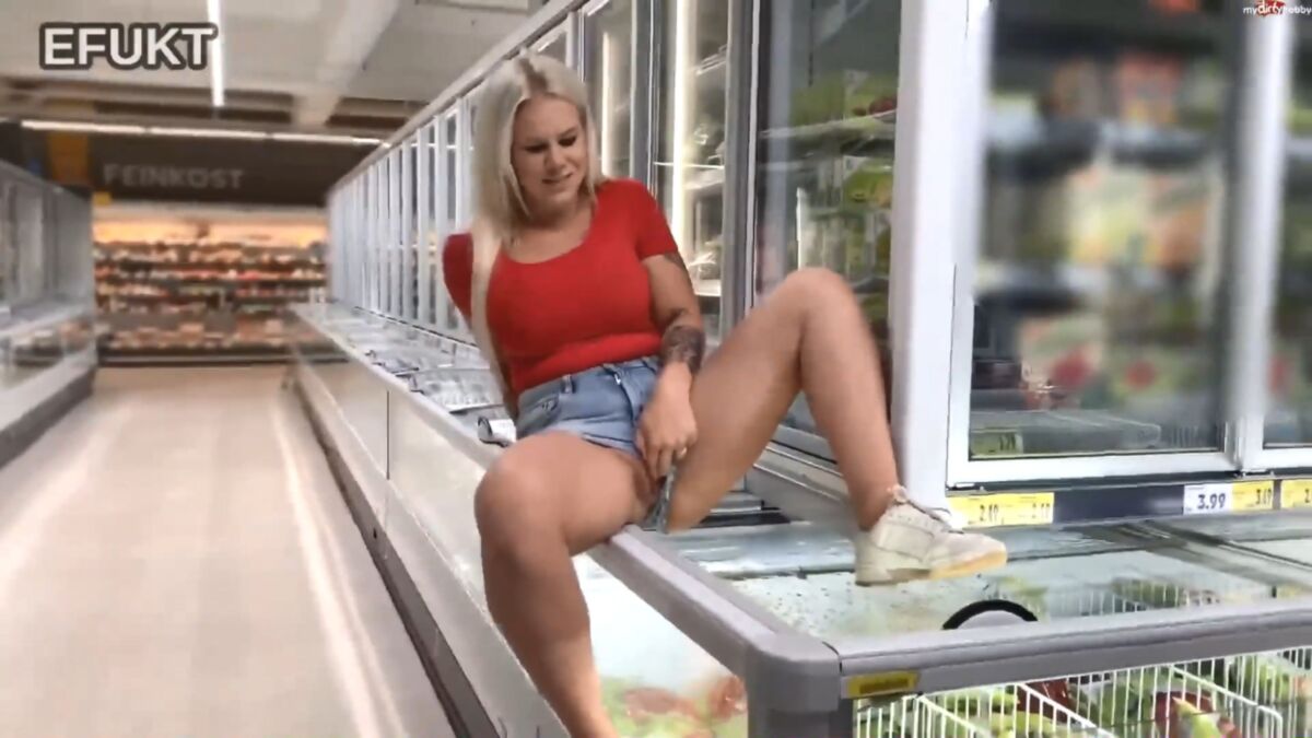 [MyDirtyhobby.com / Efukt.com] Steffiblond (Devil Sophie) / Illegal In 194 Countries / illegally in 194 countries.Pissing in public places [2021, Public Pissing, 1080p]