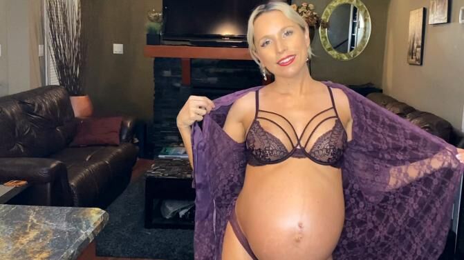 [Manyvids.com] Grace Squirts - Нижнее белье для моего босса во время беременности [2020, Pregnant, Solo, 1080p, Web-DL]