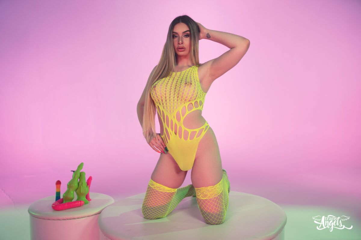 [Transgels.com] Ivory Mayhem \u0026 Brittney Kade - Neon Dreams Cum True (13.04.2022) [2022, Shemale, Hardcore, Große Titten, Bareback, Blowjob, Cumshot, 1080p, SiteRip]