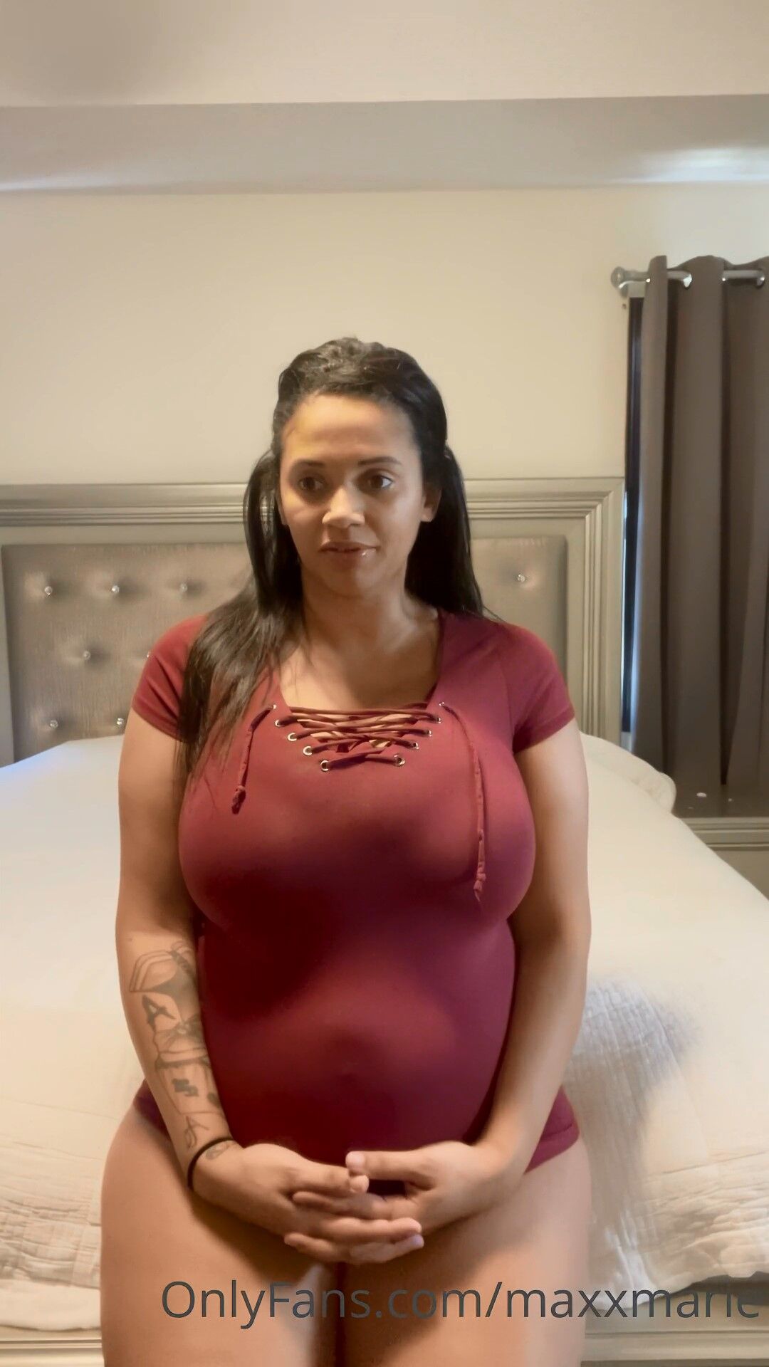 [Onlyfans.com] Maxxmarie - Masturbation enceinte [2021, solo, enceinte, 1080p, SiteRip]